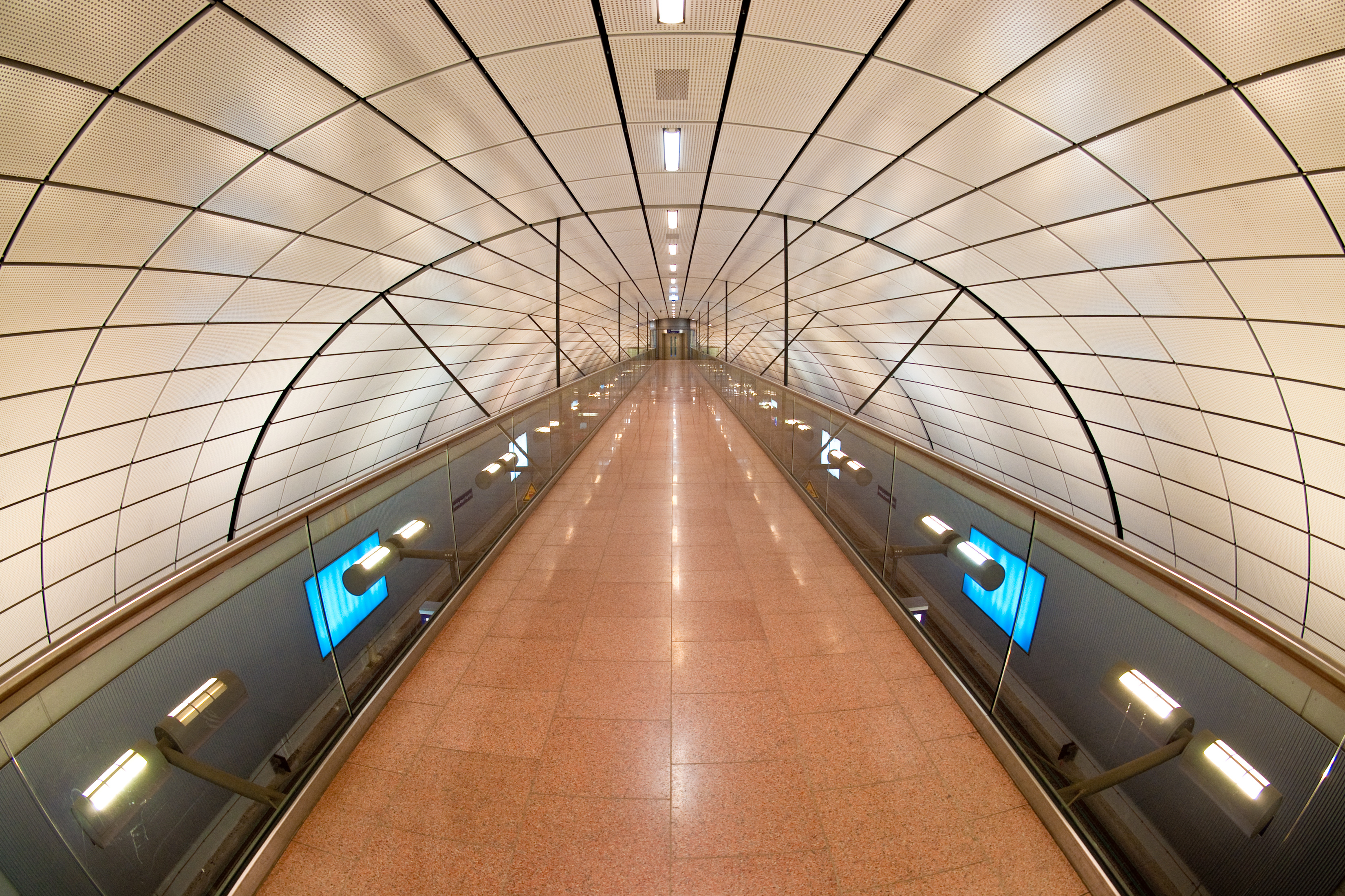 S-Bahn HH-Airport 03.jpg