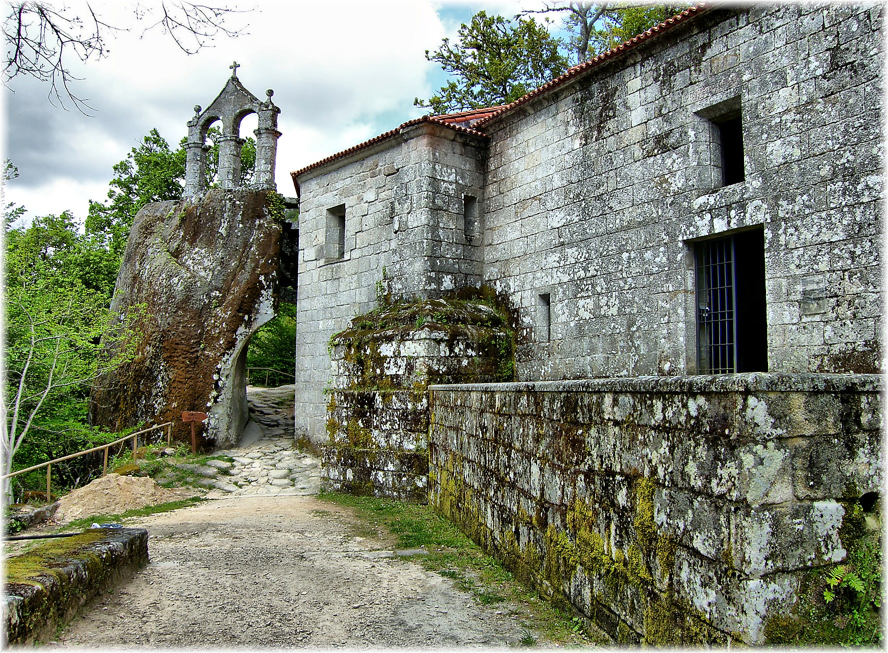 Monasterio de San Pedro de Rocas - Wikipedia, la enciclopedia libre