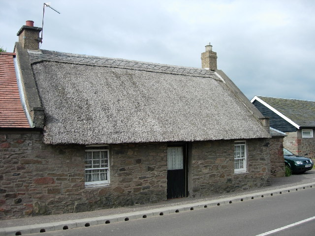 File:Thatched cottage - geograph.org.uk - 21390.jpg