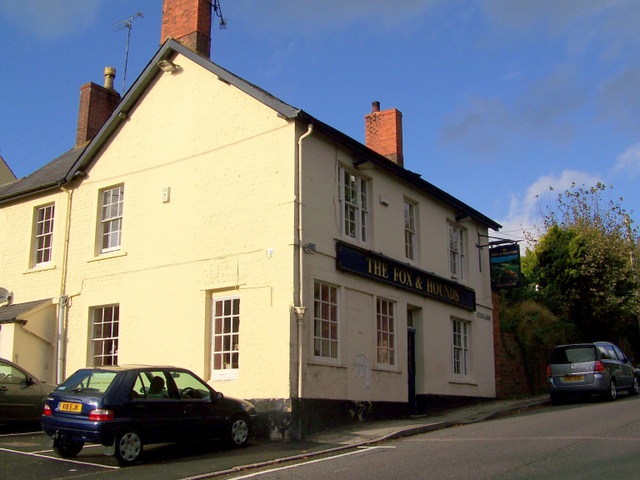 Small picture of The Fox and Hounds courtesy of Wikimedia Commons contributors