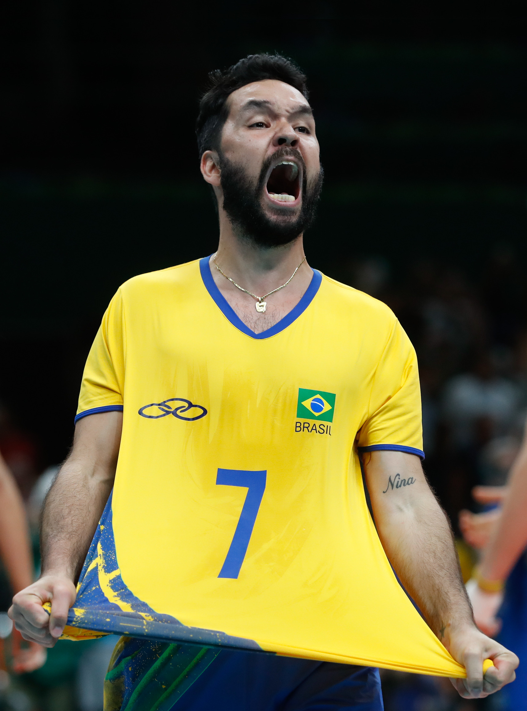 Qual é a altura dos jogadores do Brasil no vôlei masculino?