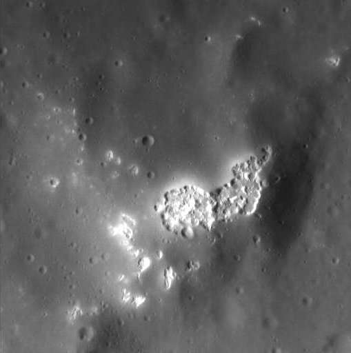 File:Al-Hamadhani crater hollows EN0229105389M.jpg