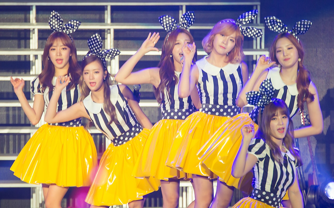 File:Apink at Pink Paradise concert, 30 May 2015 01.jpg