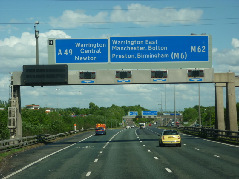 File:Approaching junction 9 on the M62 eastbound - geograph.org.uk - 2402809.jpg