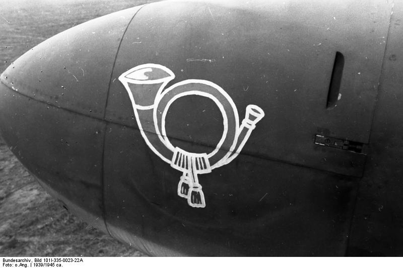 File:Bundesarchiv Bild 101I-335-0023-22A, Geschwader--Staffelabzeichen.jpg