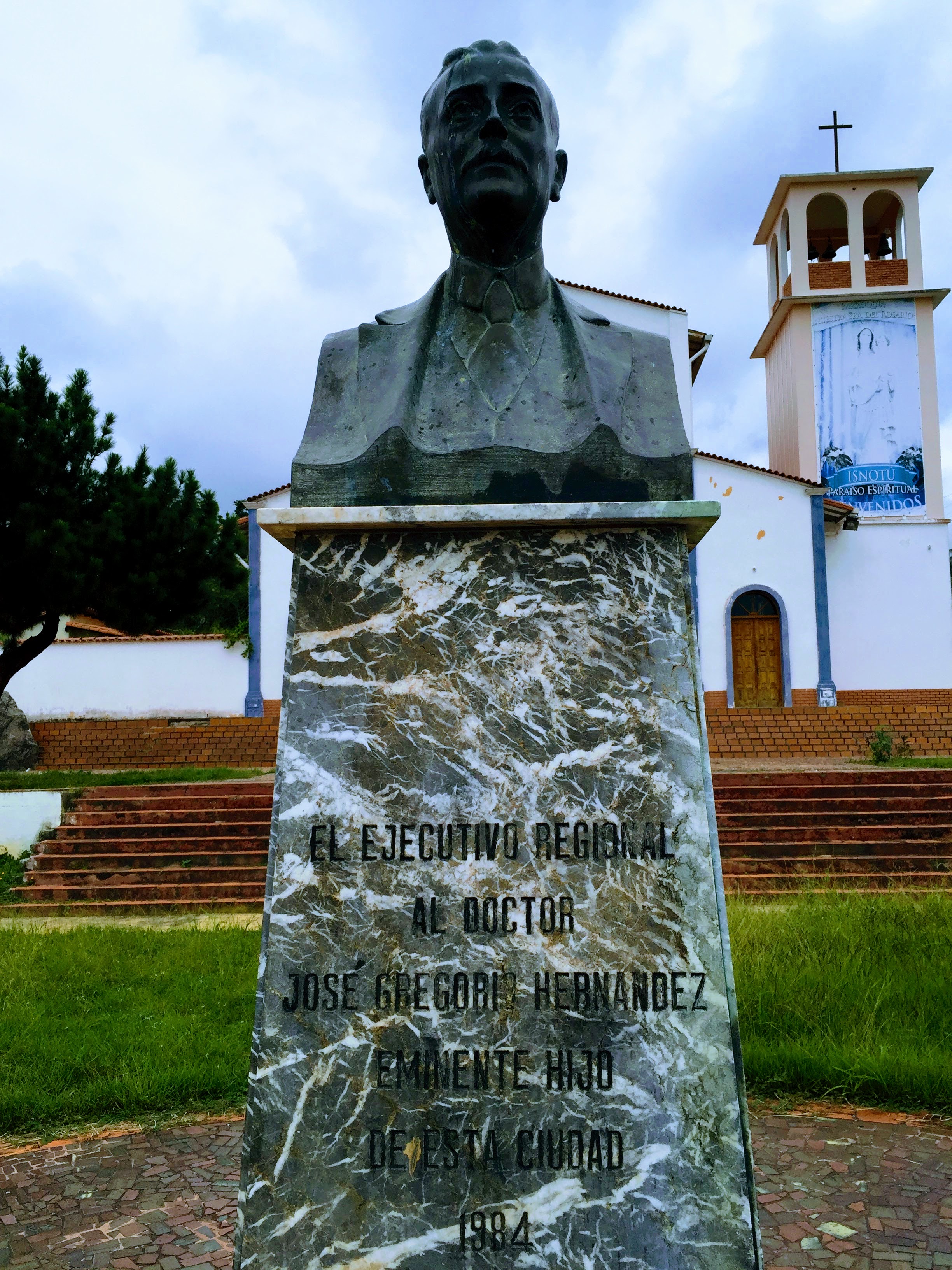 Byste av Josef Gregor Hernández Cisneros i hans fødeby