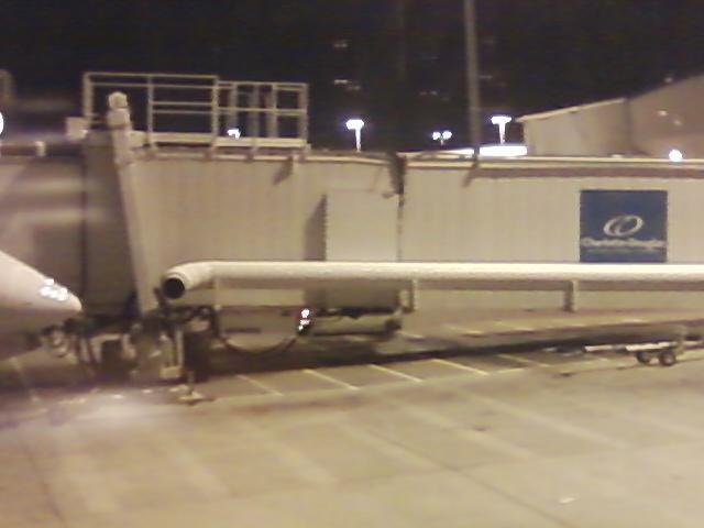 File:CLTjetbridge.JPG