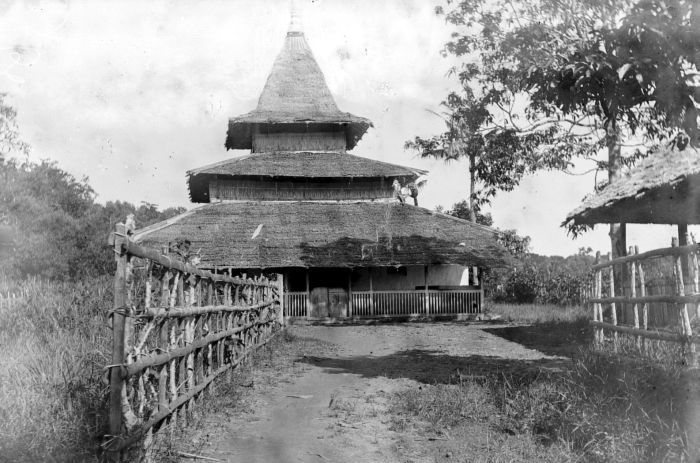 File:COLLECTIE TROPENMUSEUM Moskee Kajeli TMnr 10016561.jpg