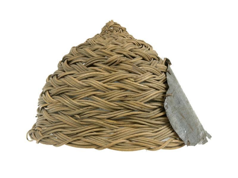 File:COLLECTIE TROPENMUSEUM Rotan strijdmuts TMnr 3572-71.jpg