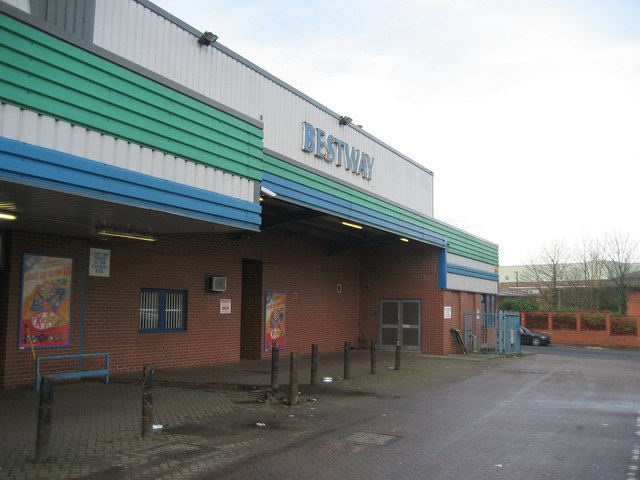 File:Cash and Carry, Swinnow Lane - geograph.org.uk - 307787.jpg