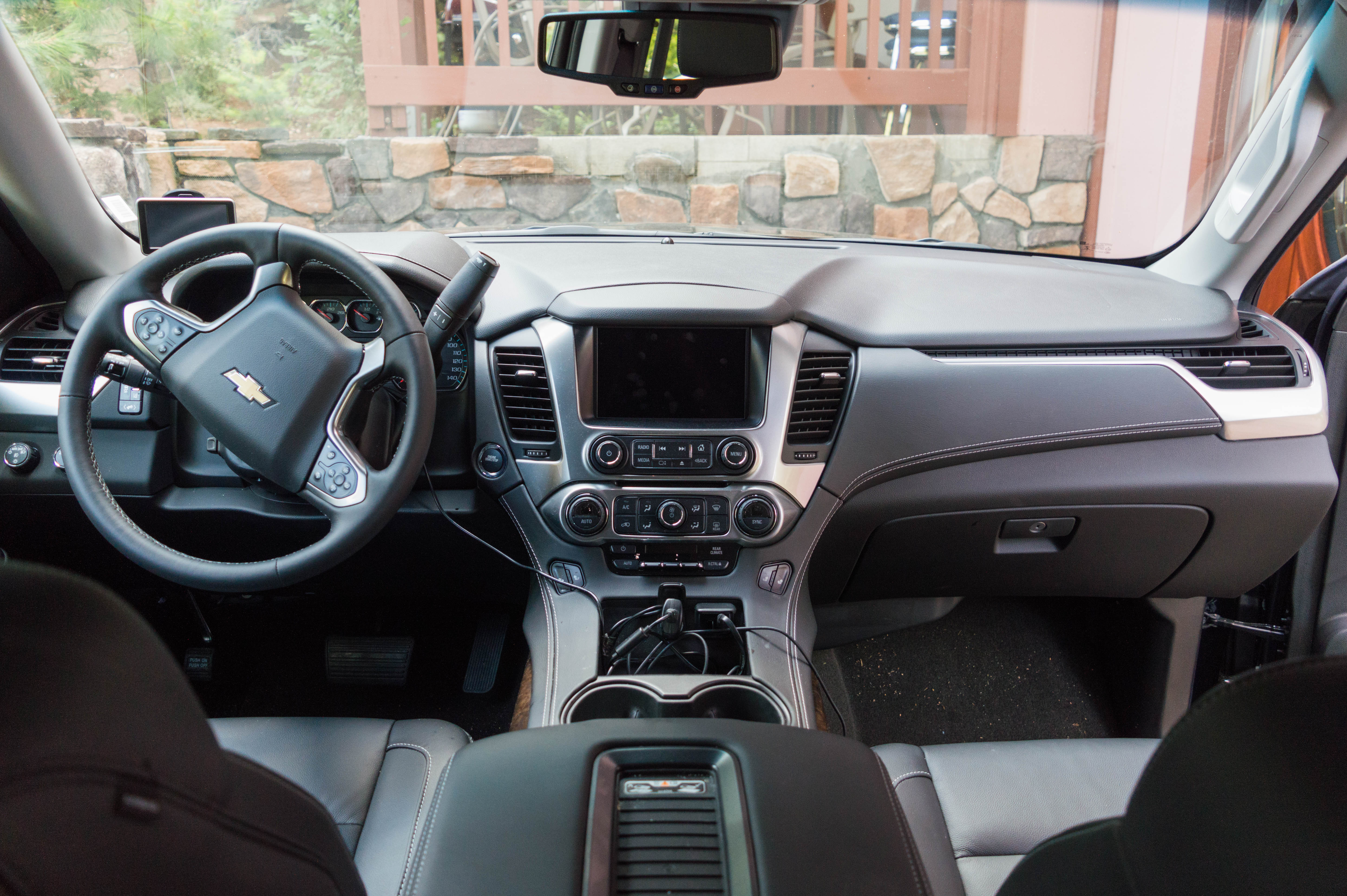 File Chevy Suburban Interior Jpg Wikimedia Commons