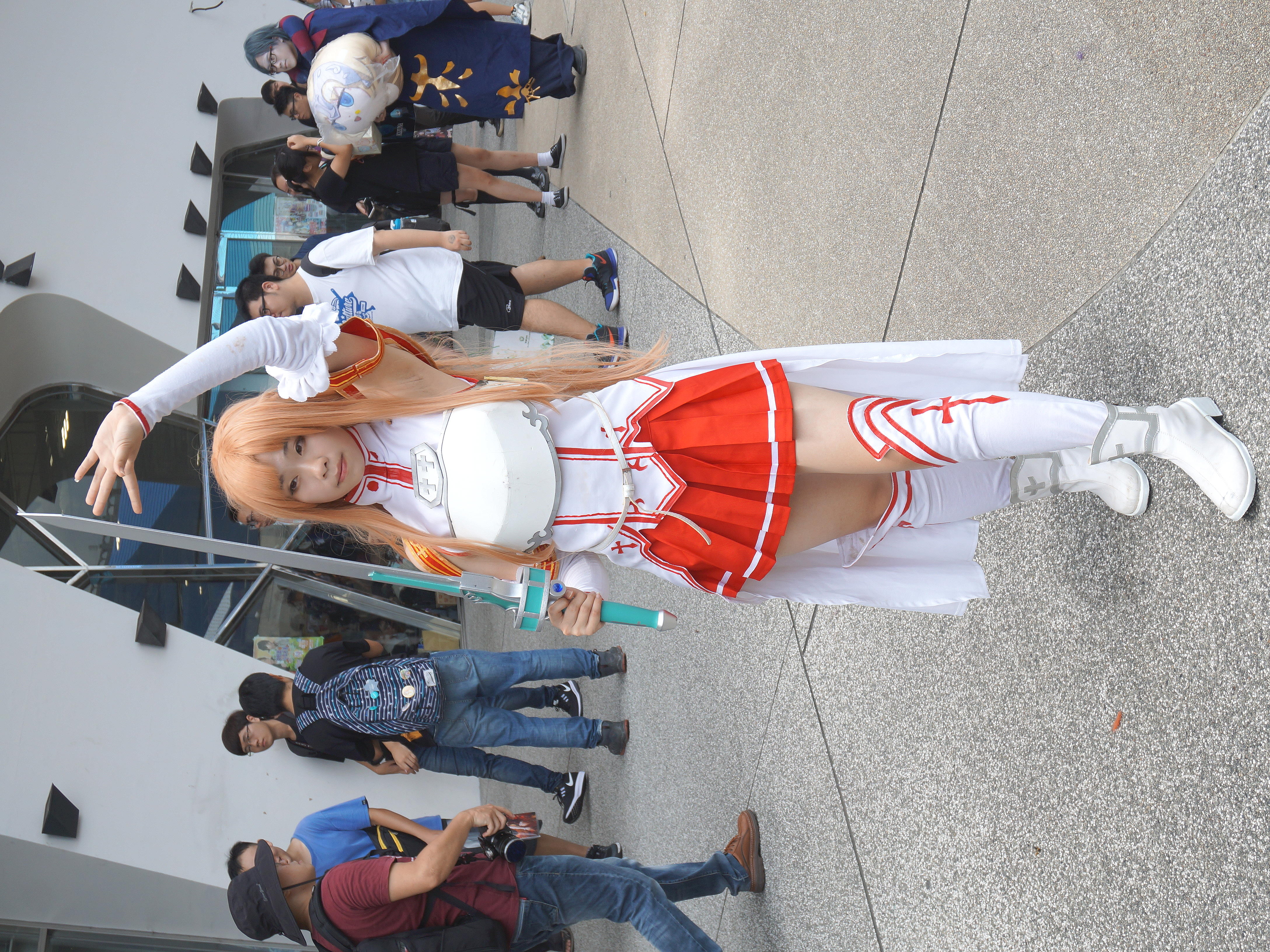 Sword Art Online cosplayer shows off incredible Asuna Yuuki look - Dexerto