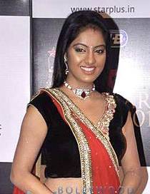 Deepika singh na dodjeli nagrada '11th Star Parivaar Awards 2013'01 (obrezano) .jpg