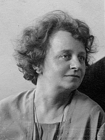 File:Etha Richter - passport photo in about 1930 - df pos-2008-a 0000363 001 (cropped).jpg