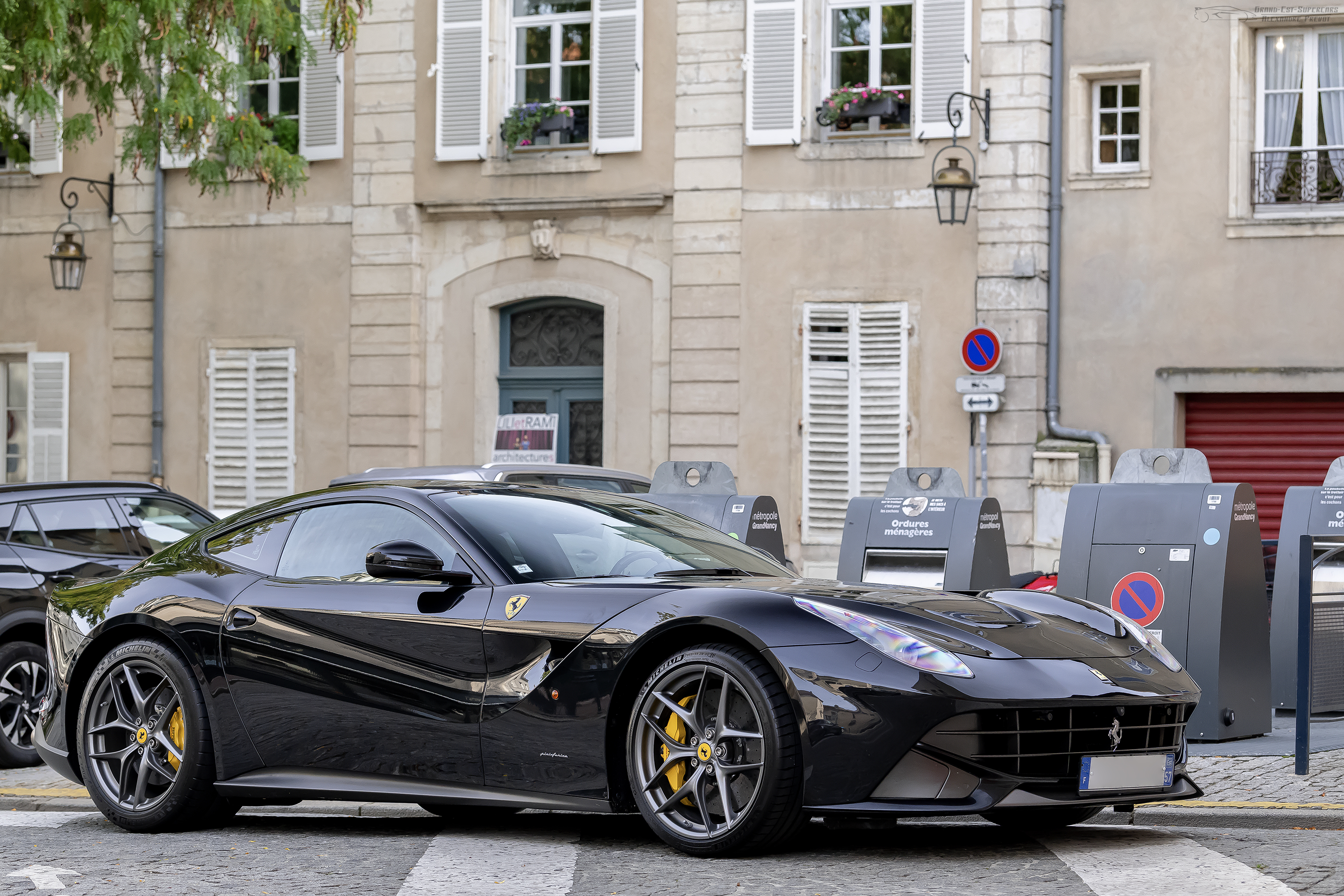 Ferrari f12berlinetta Рё 812