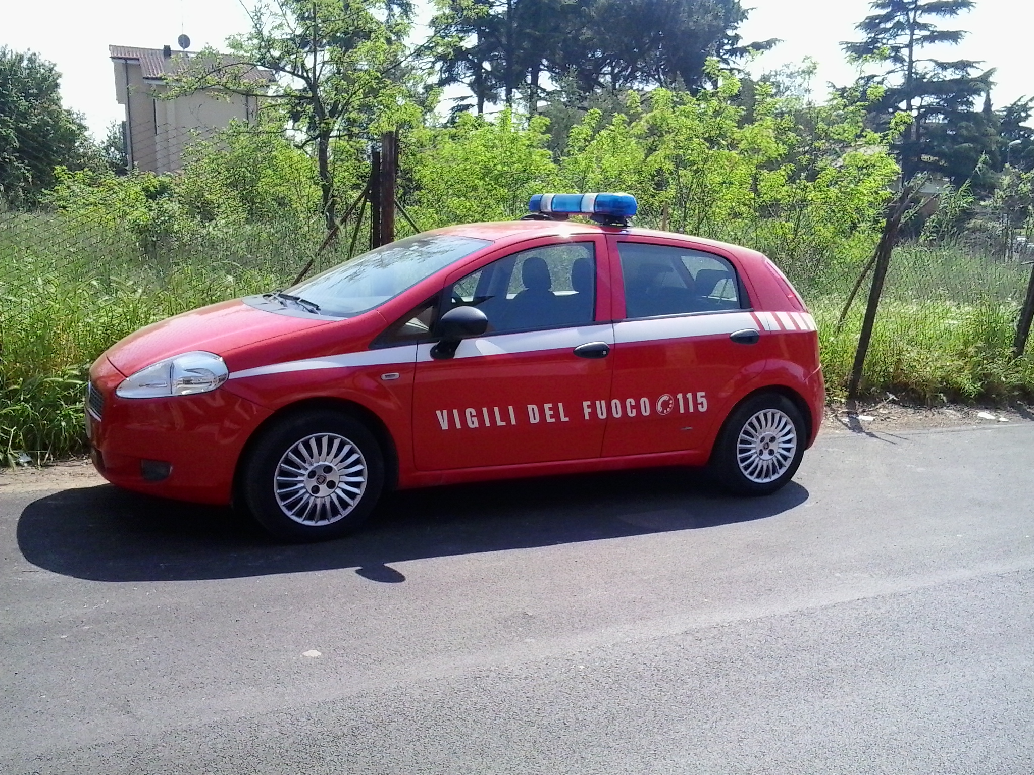 File:Fiat Punto Vigili del Fuoco.jpg - Wikimedia Commons