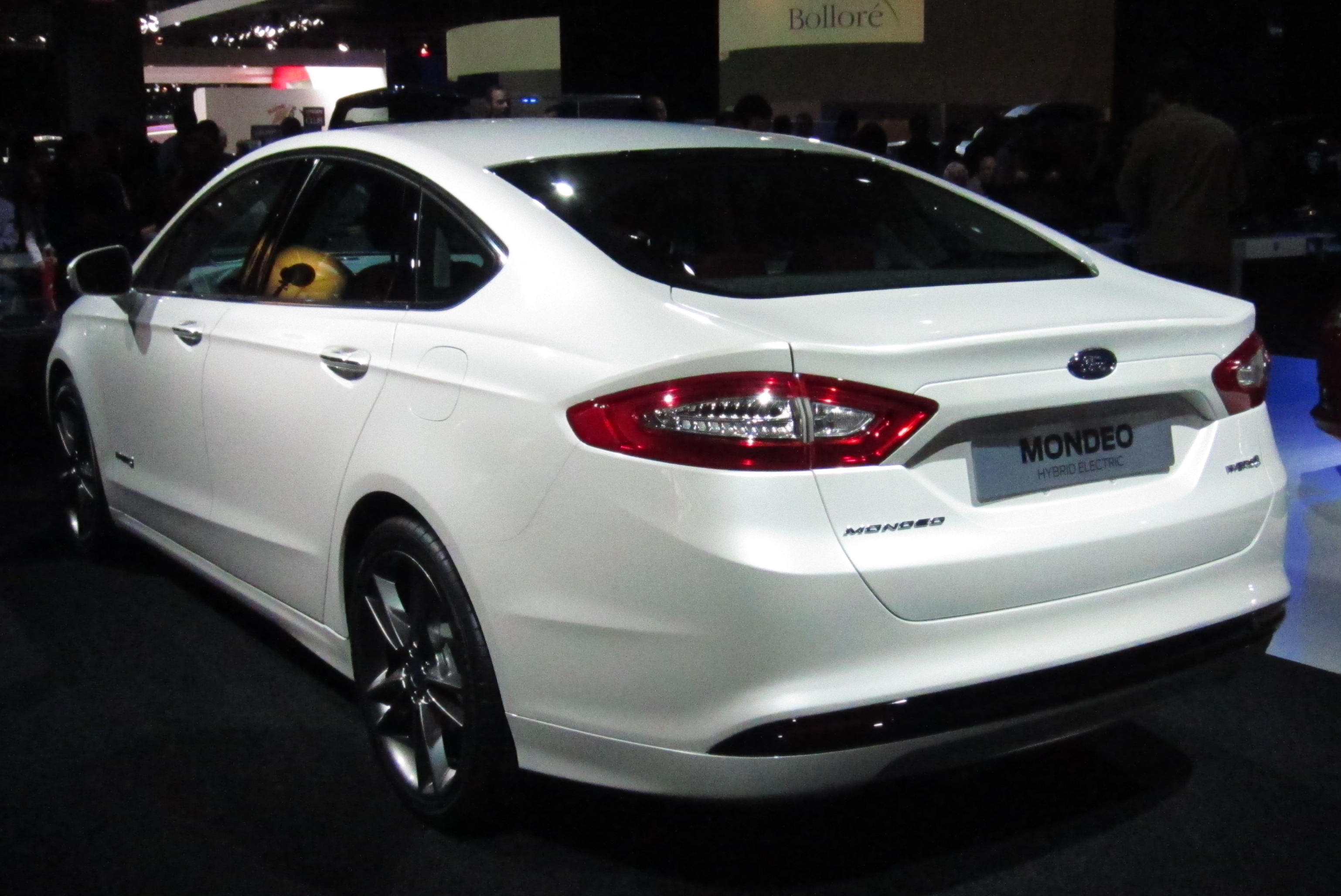 ford mondeo sedan #10