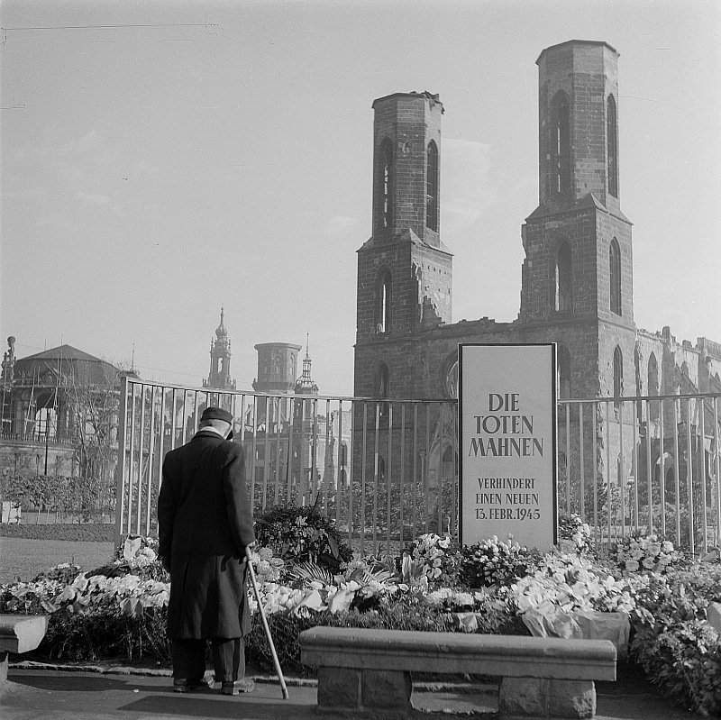 第二次世界大戦におけるドレスデン爆撃 Bombing Of Dresden In World