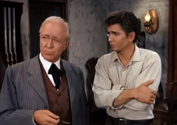 Avec Michael Landon (à d.) dans la série Bonanza, épisode L'Étoile des ténèbres (1960)