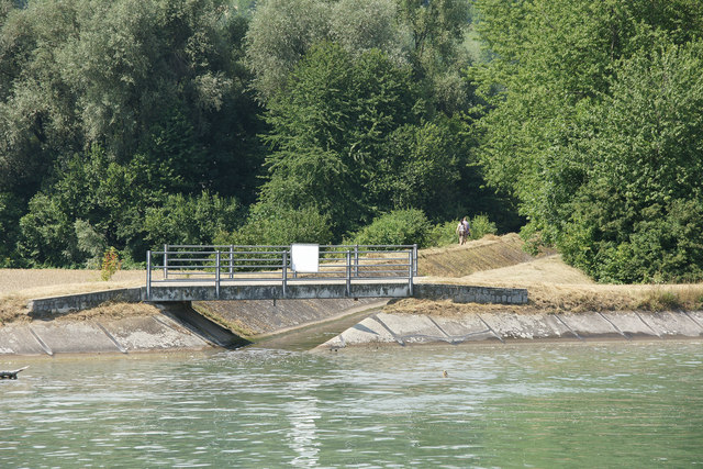 File:Kanal neben dem Rhein bei Liedermatten, Waldshut (Channel beside the Rhine at Lidermatten, Waldshut) - geo-en.hlipp.de - 12710.jpg