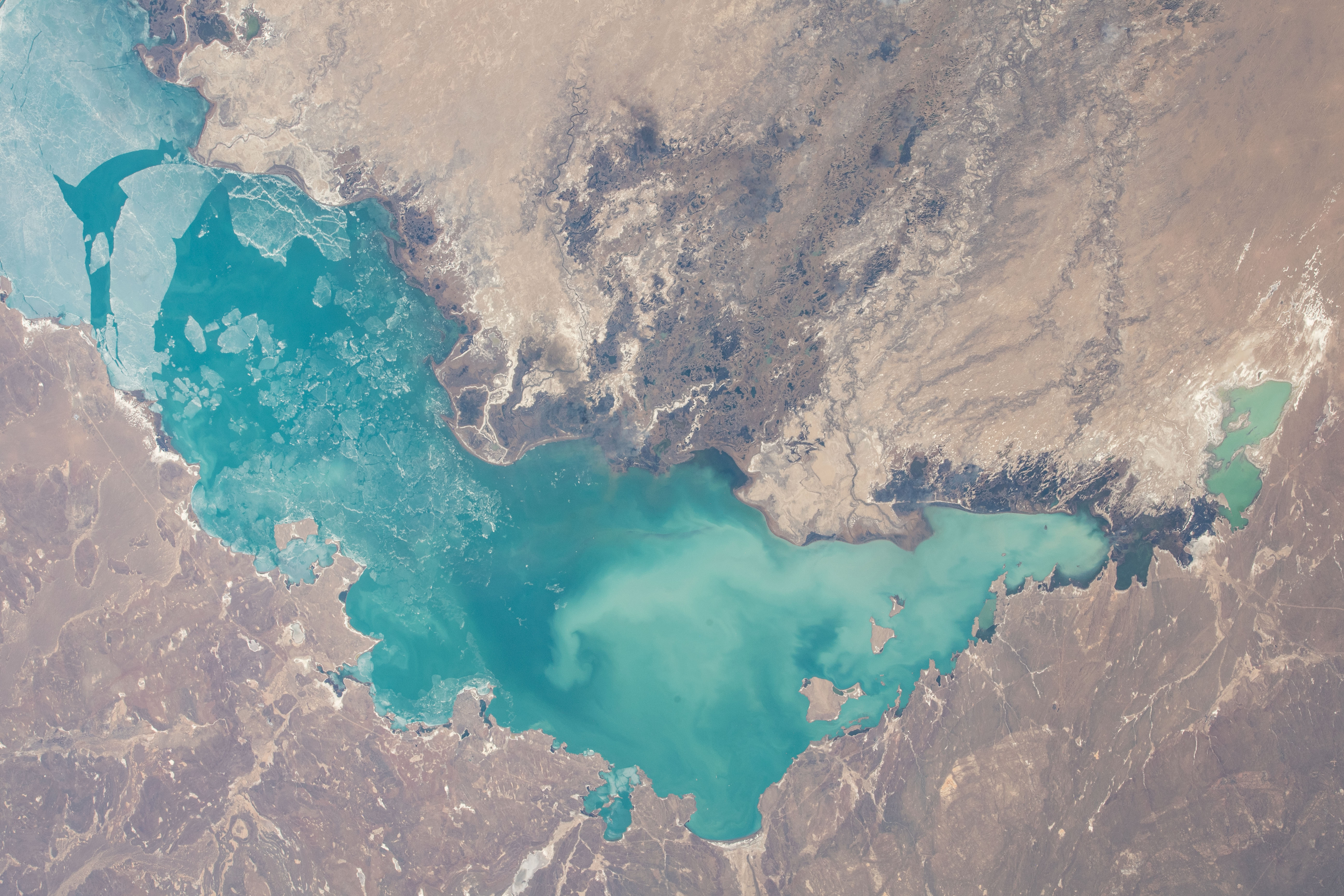 Казахстан земля и время. Озеро Балхаш из космоса. Отзывы 2022 Балхаш озеро.