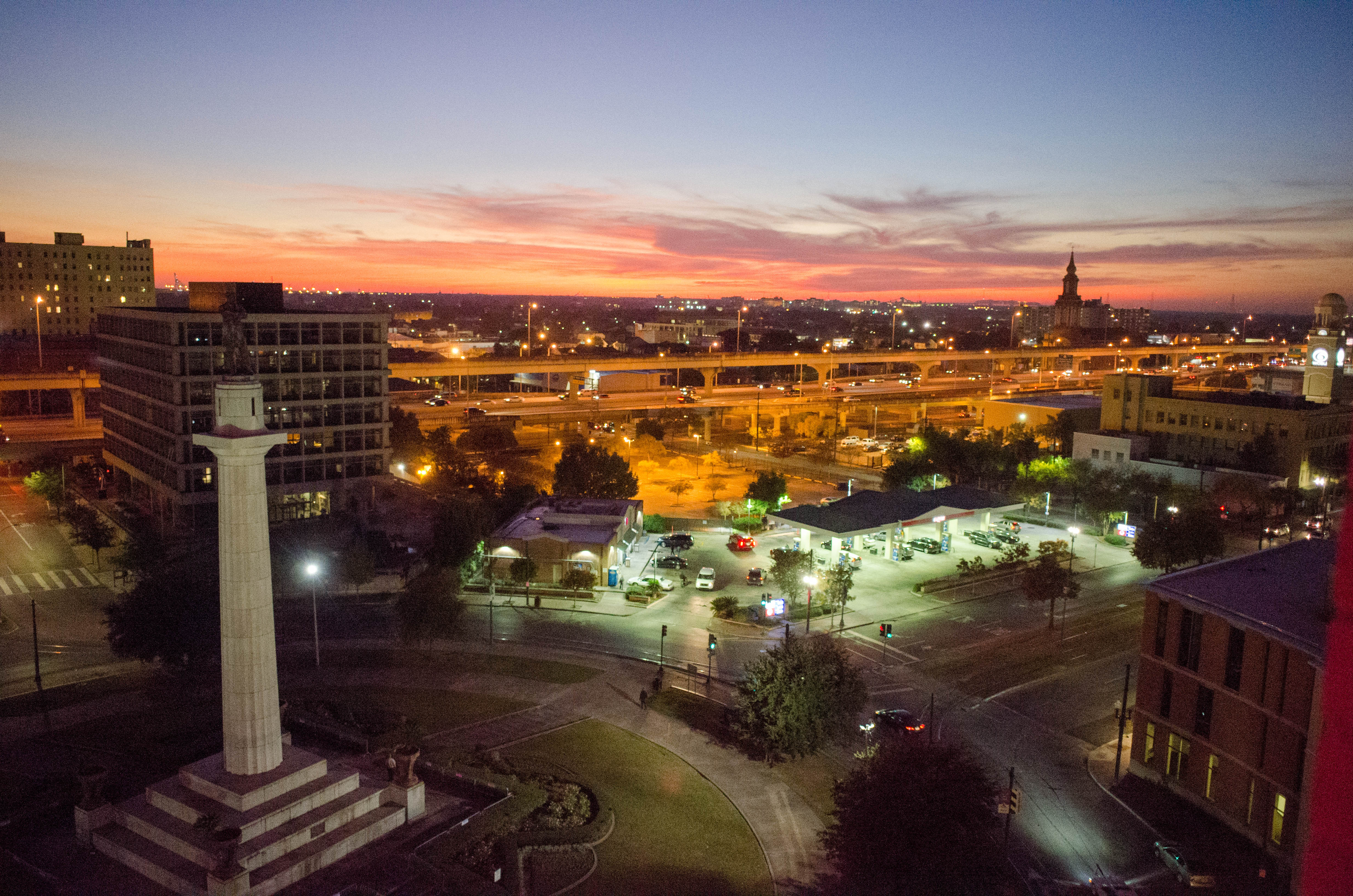 File:Lee Circle New Orleans at Dusk November  - Wikimedia Commons