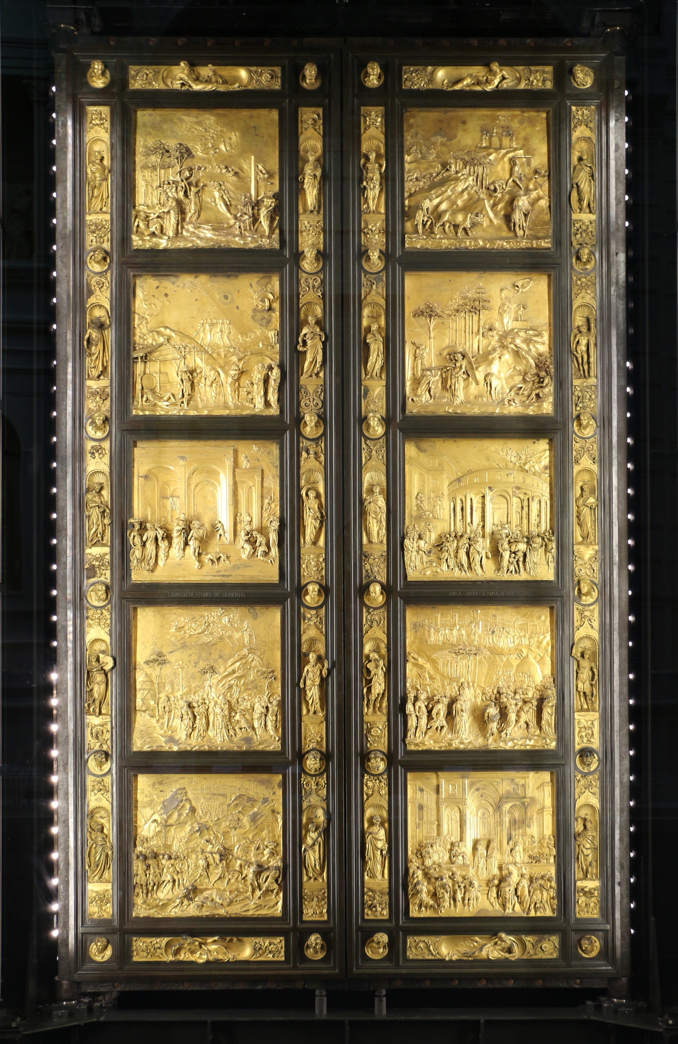 https://upload.wikimedia.org/wikipedia/commons/5/59/Lorenzo_ghiberti%2C_porta_del_paradiso%2C_1425-52%2C_00.JPG