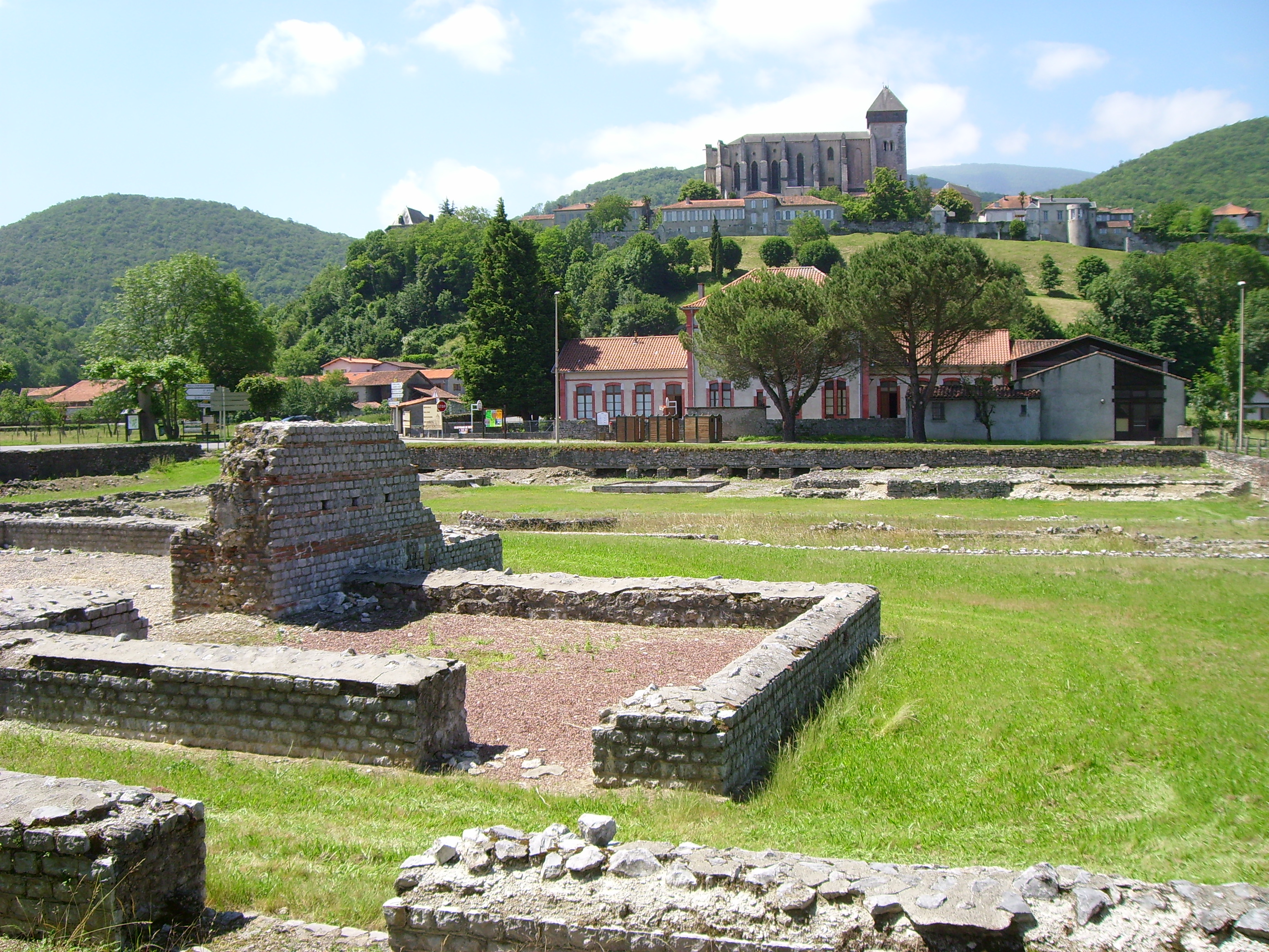 Fichier:Lugdunum Convenarum-thermes forum.JPG — Wikipédia