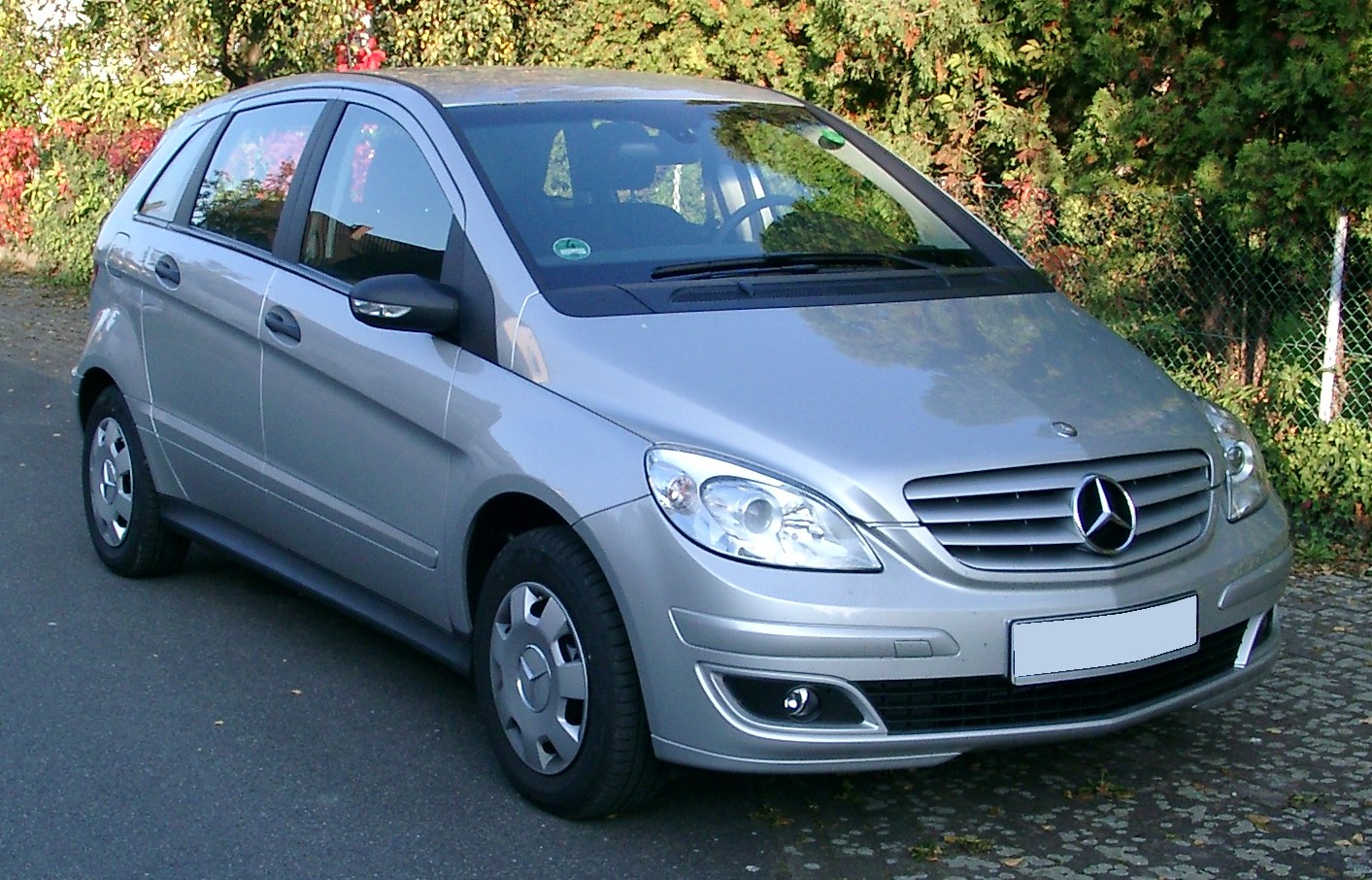 File:Mercedes B-Class front 20071007.jpg - Wikimedia Commons