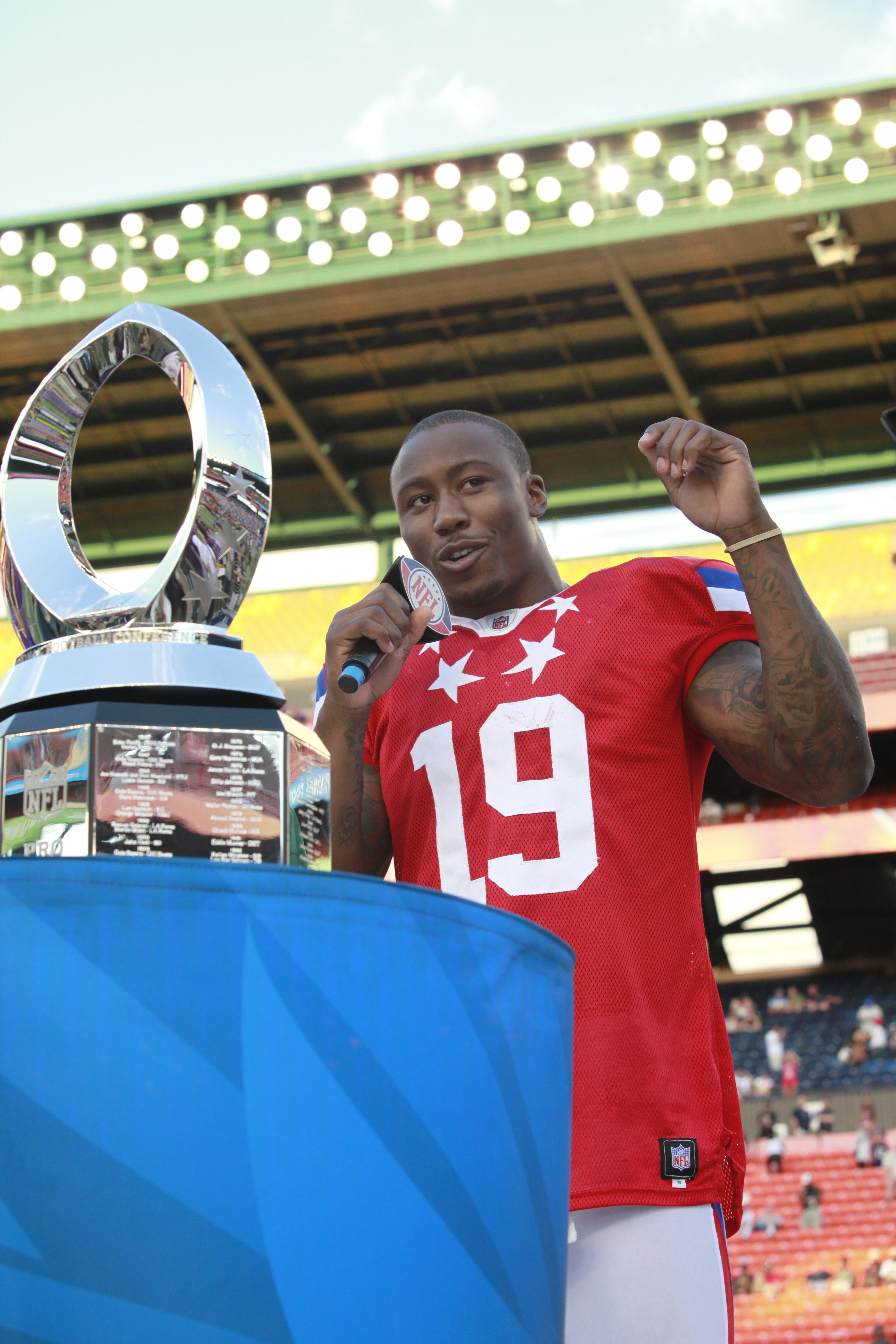 File:Miami Dolphins football team wide receiver Brandon Marshall speaks  after receiving the National Football League's 2012 Pro Bowl Most Valuable  Player trophy at Aloha Stadium in Honolulu Jan 120129-M-DX861-229.jpg -  Wikimedia Commons