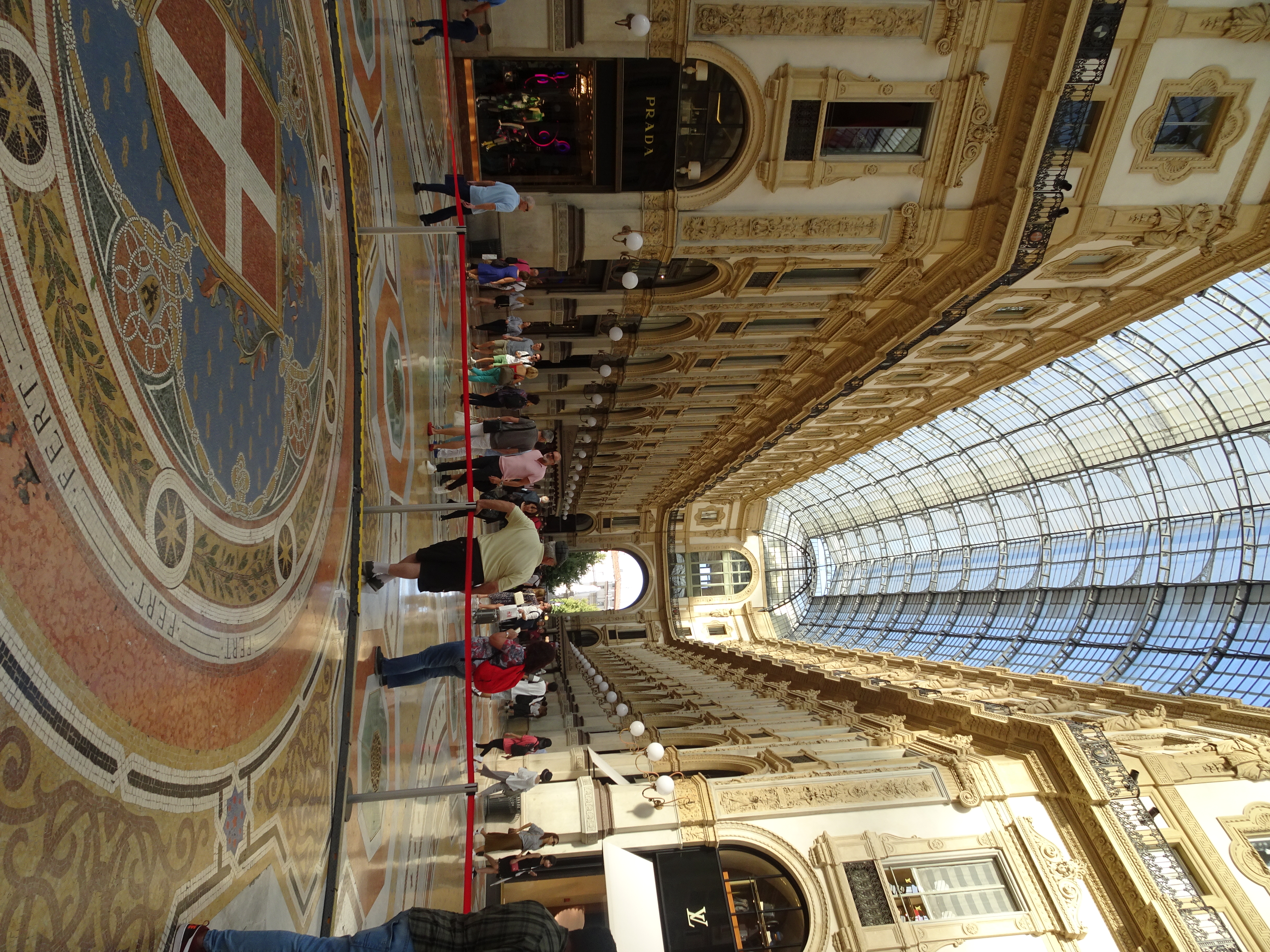 Passeggiata in galleria. Galleria Sciarra Рим. Фото Витторио Эмануэле II С женой.