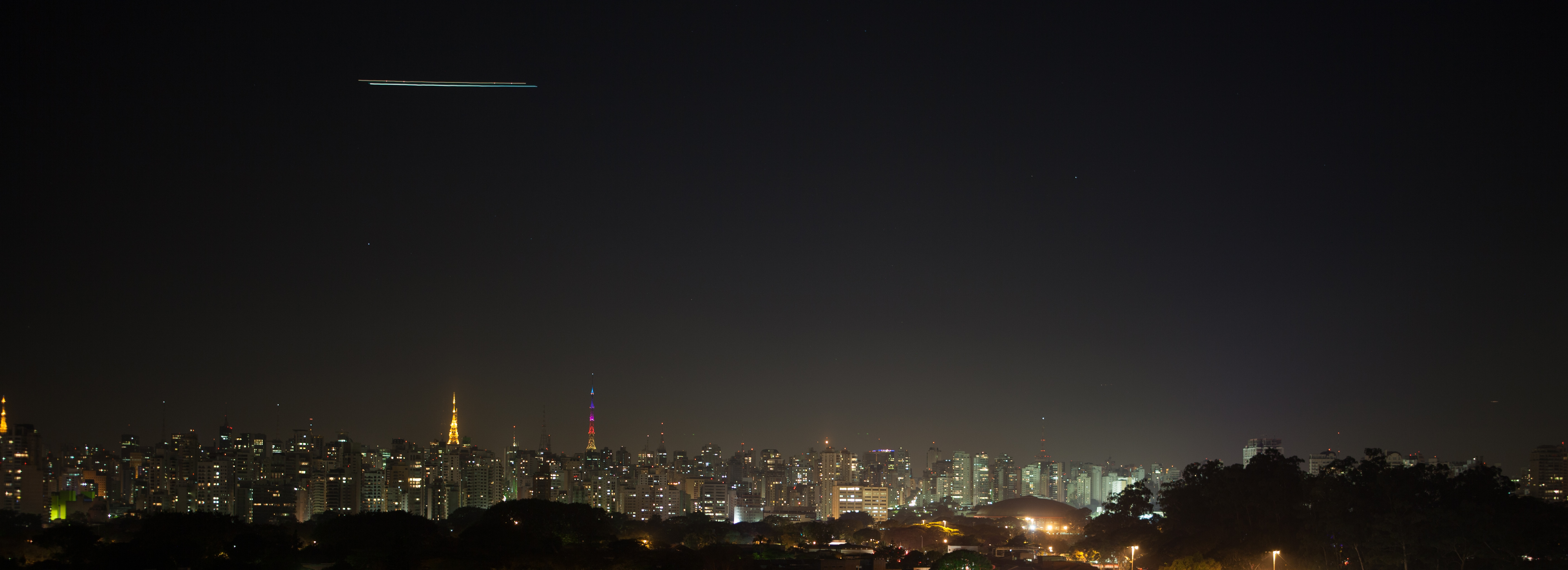 File:Night Panorama - São Paulo - Skyline 120705-3147-jikatu.jpg -  Wikimedia Commons