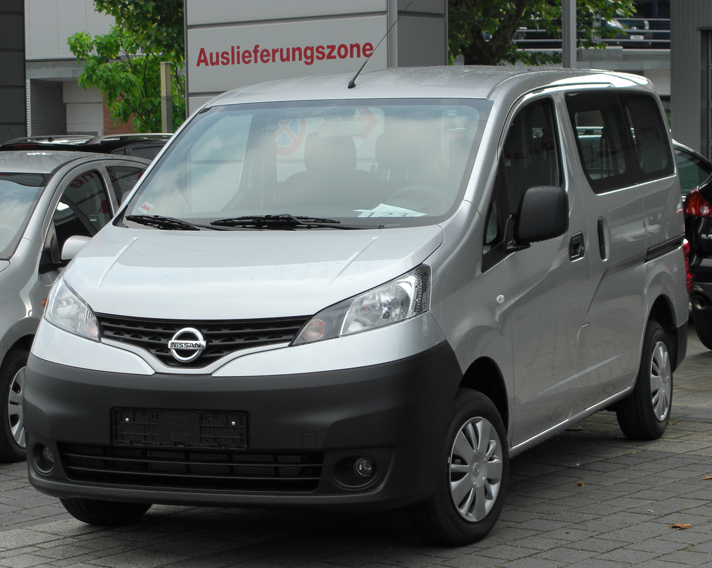 File Nissan Nv200 Front 20100612 Jpg Wikimedia Commons