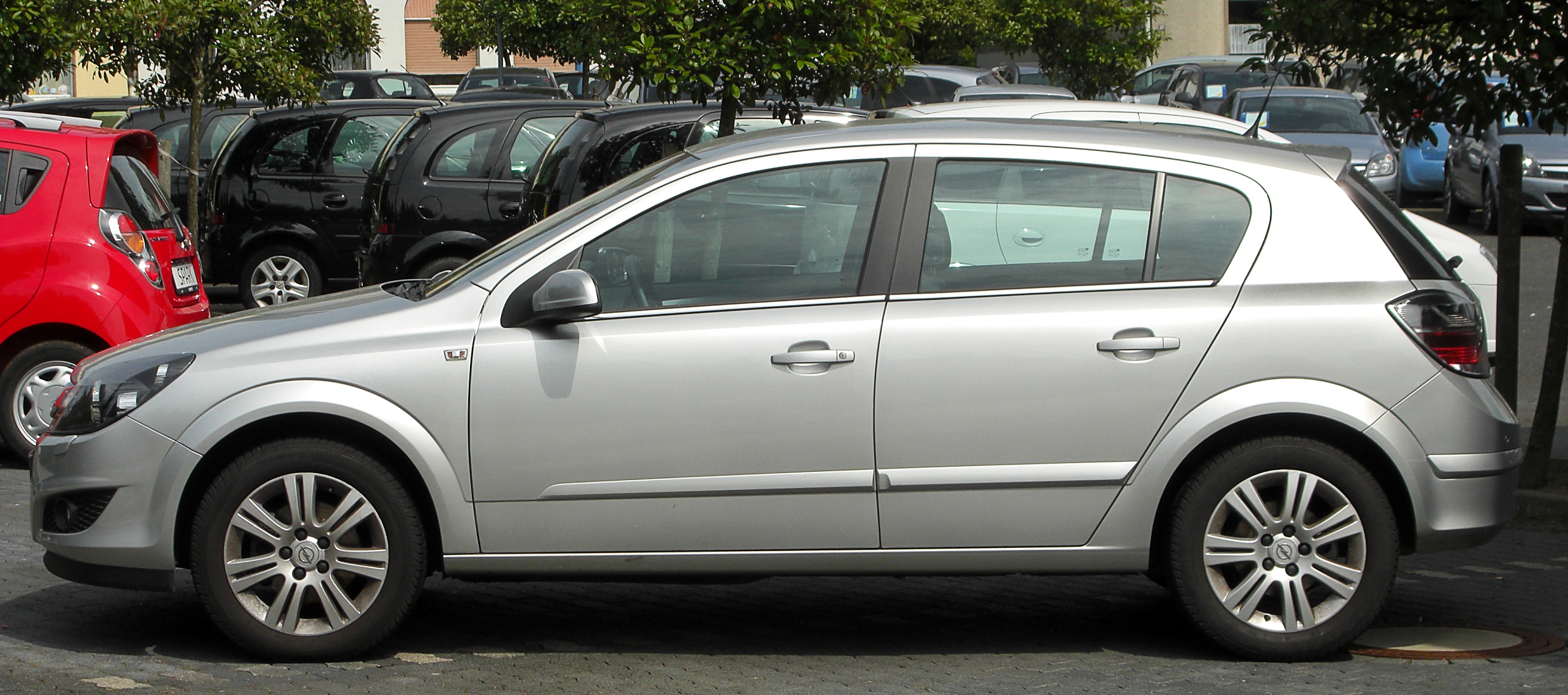 File:Opel Astra H front.jpg - Wikimedia Commons