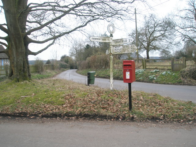 File:Postbox in Privett village centre - geograph.org.uk - 1182166.jpg