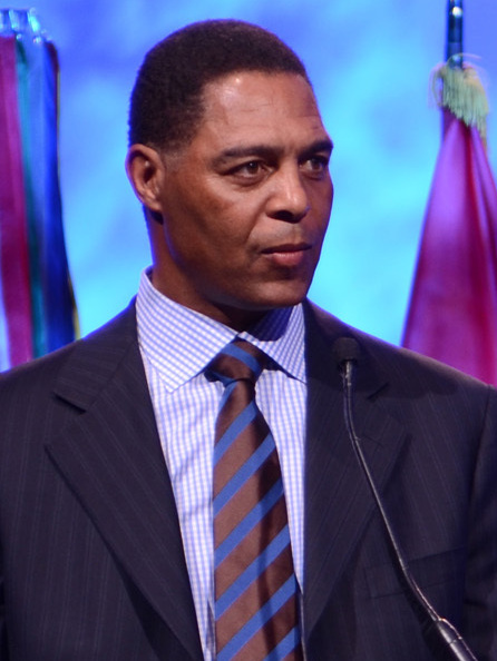 File:Pro Football Hall of Famer Speaks at Award Ceremony 130104-A-GX635-439 (cropped).jpg