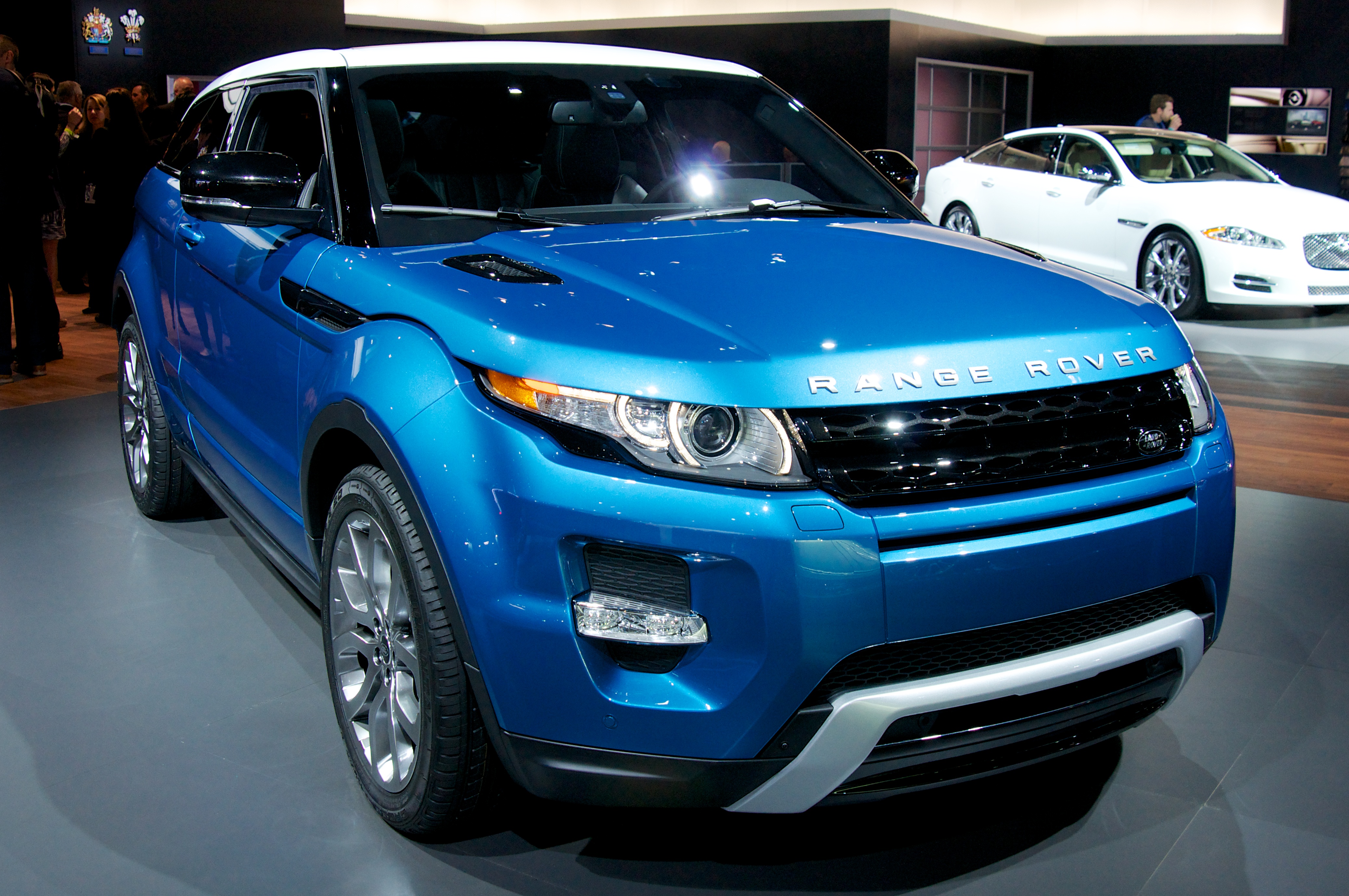 range rover evoque blue