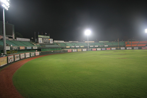 File:Tainan Municipal Baseball Stadium 2006.12.23 night.jpg