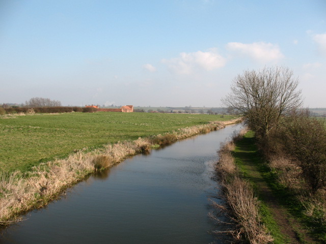 File:The Chesterfield Canal at Clayworth - geograph.org.uk - 377685.jpg