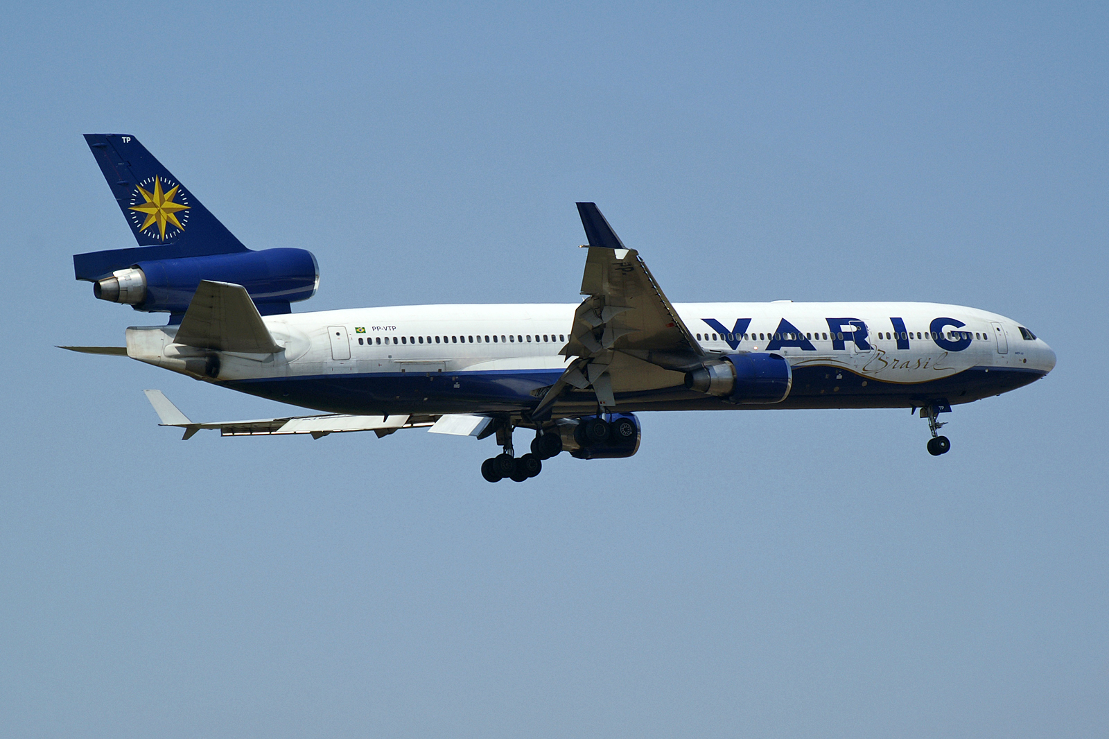 11 pp. MD-11 Varig салон.