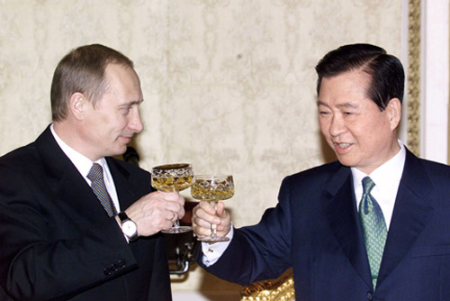 File:Vladimir Putin in South Korea 26-28 February 2001-7.jpg