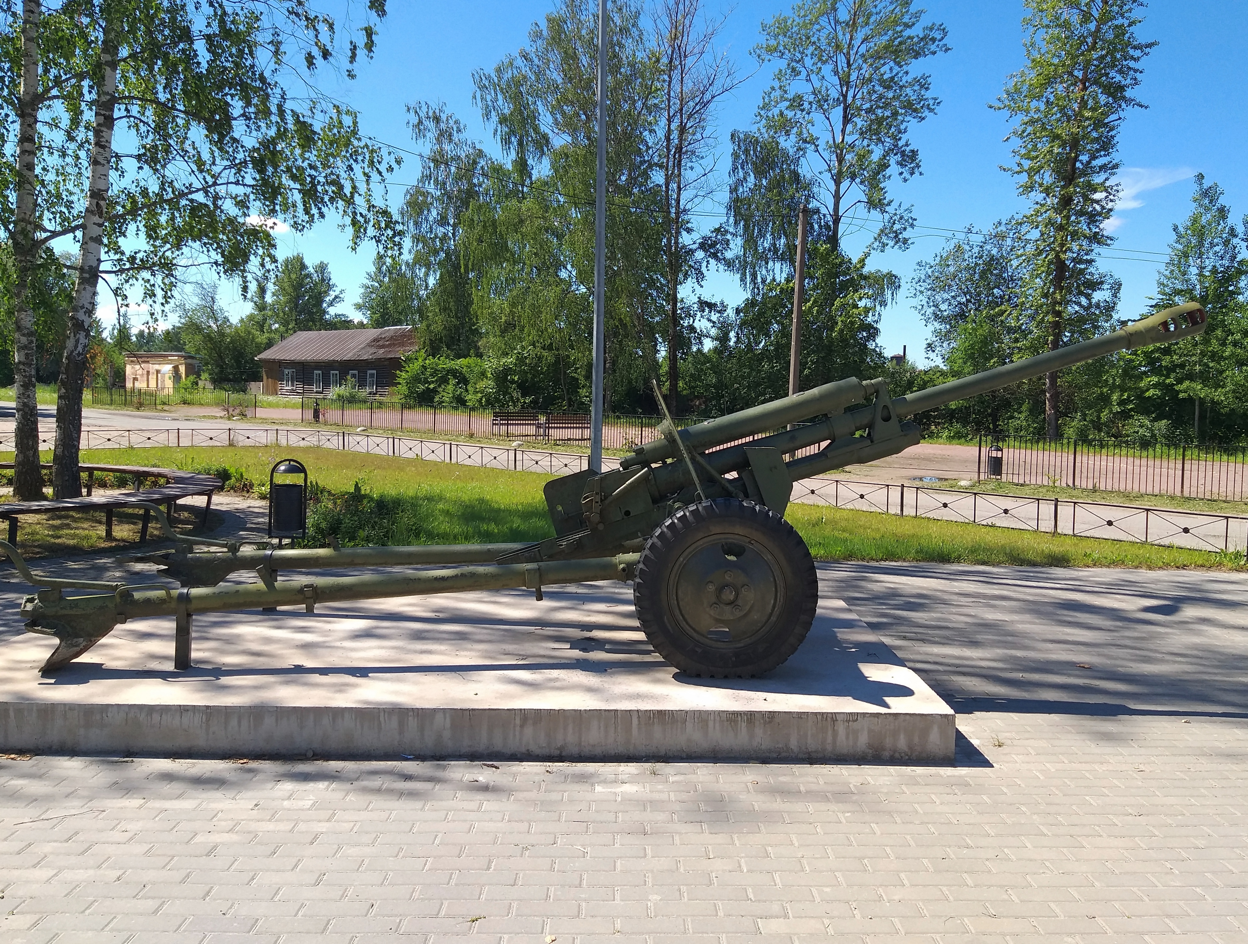 Сквер воинский. Парк Победы имени Жукова Кемерово. Пушка Юрга. Памятник пушка ЗИС-3. Пушка Нижегородская мемориал.