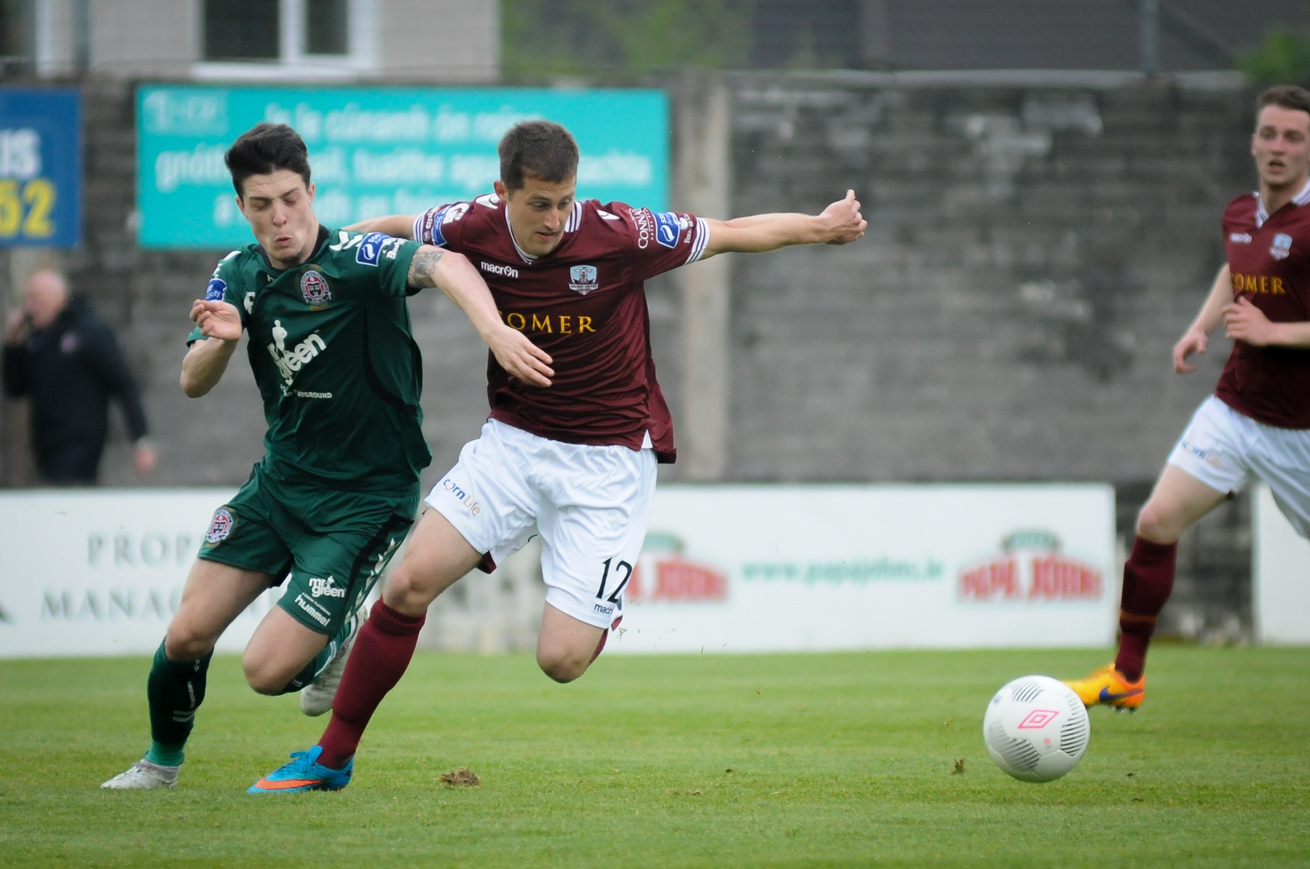 Adam Evans of [[Bohemian F.C.|Bohemians]] (left) and [[Jake Keegan]] (right) of [[Galway United F.C. (2013)|Galway United]] in action at [[Eamon Deacy Park]]