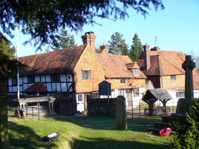 File:Alfold Churchyard - geograph.org.uk - 1105524.jpg