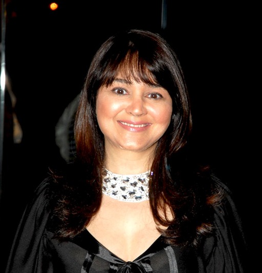 File:Alisha Chinai 2009 - still 64293 crop.jpg