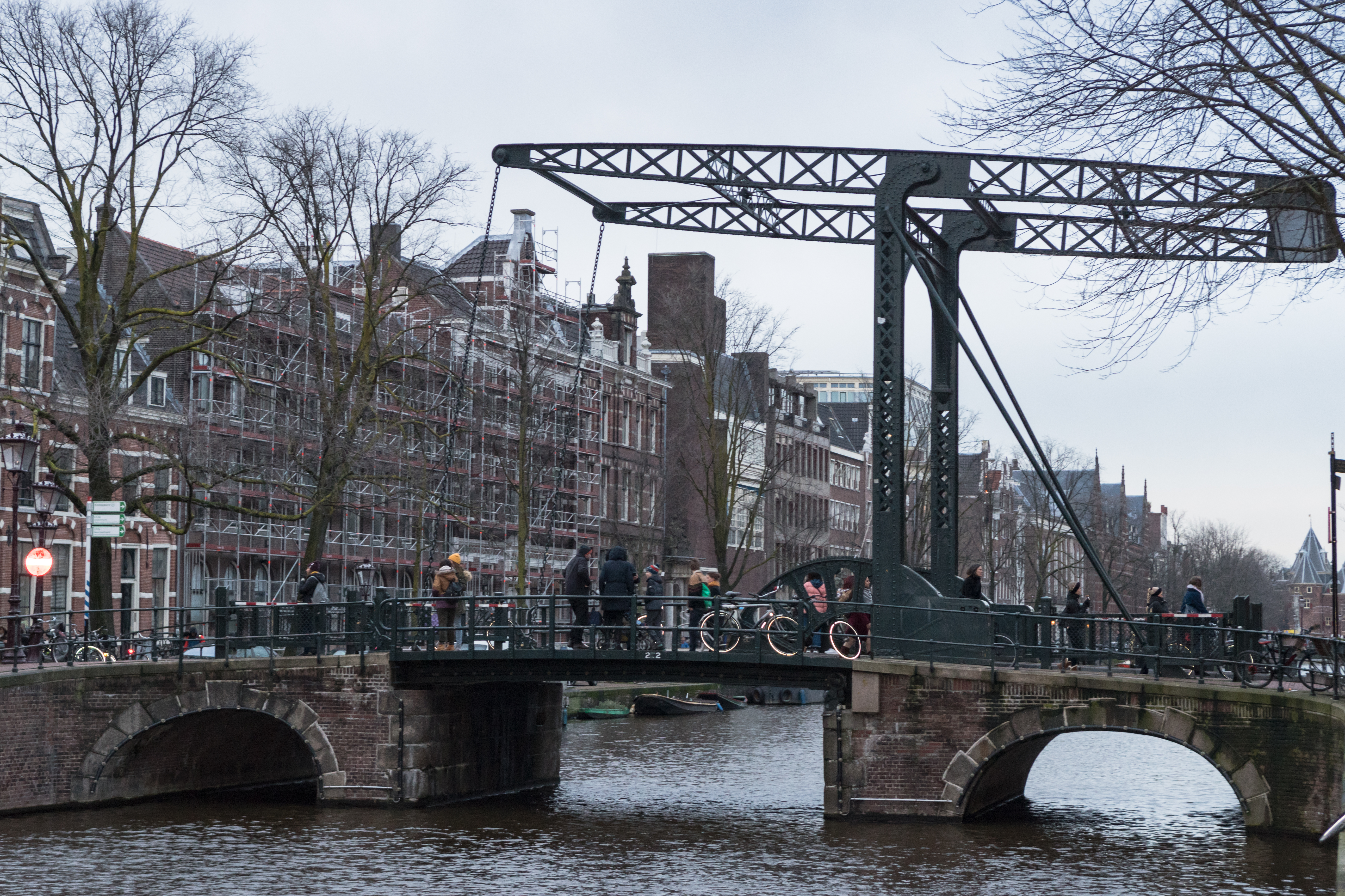 binnenkomst Veel Baleinwalvis File:Aluminium Bridge in Amsterdam (38960609294).jpg - Wikimedia Commons
