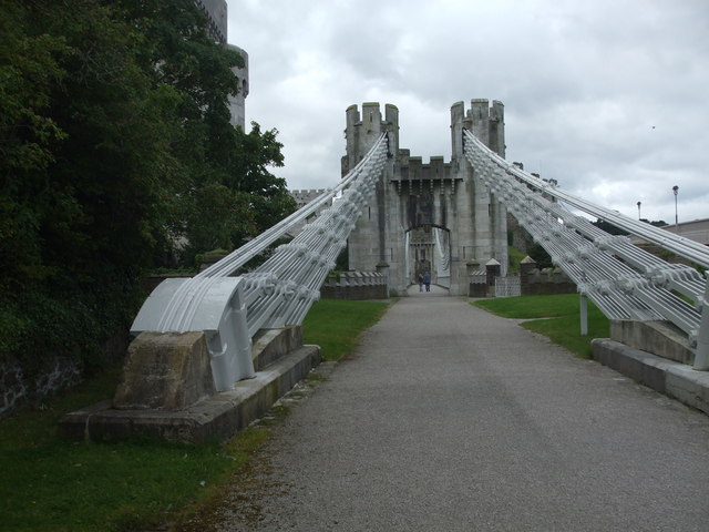 File:Anchored suspension chains - geograph.org.uk - 1771595.jpg