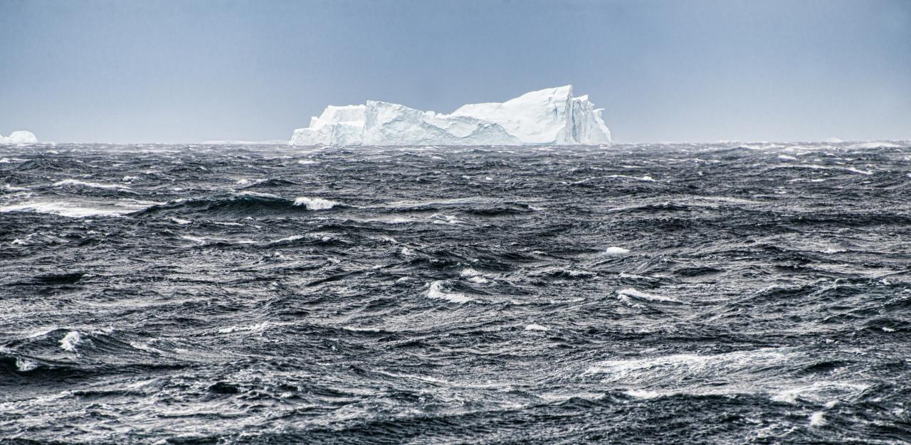 South ocean. Южный океан фильм. Деятельность человека в Южном океане. Южный океан осенью. Виктор Висково Южный океан.