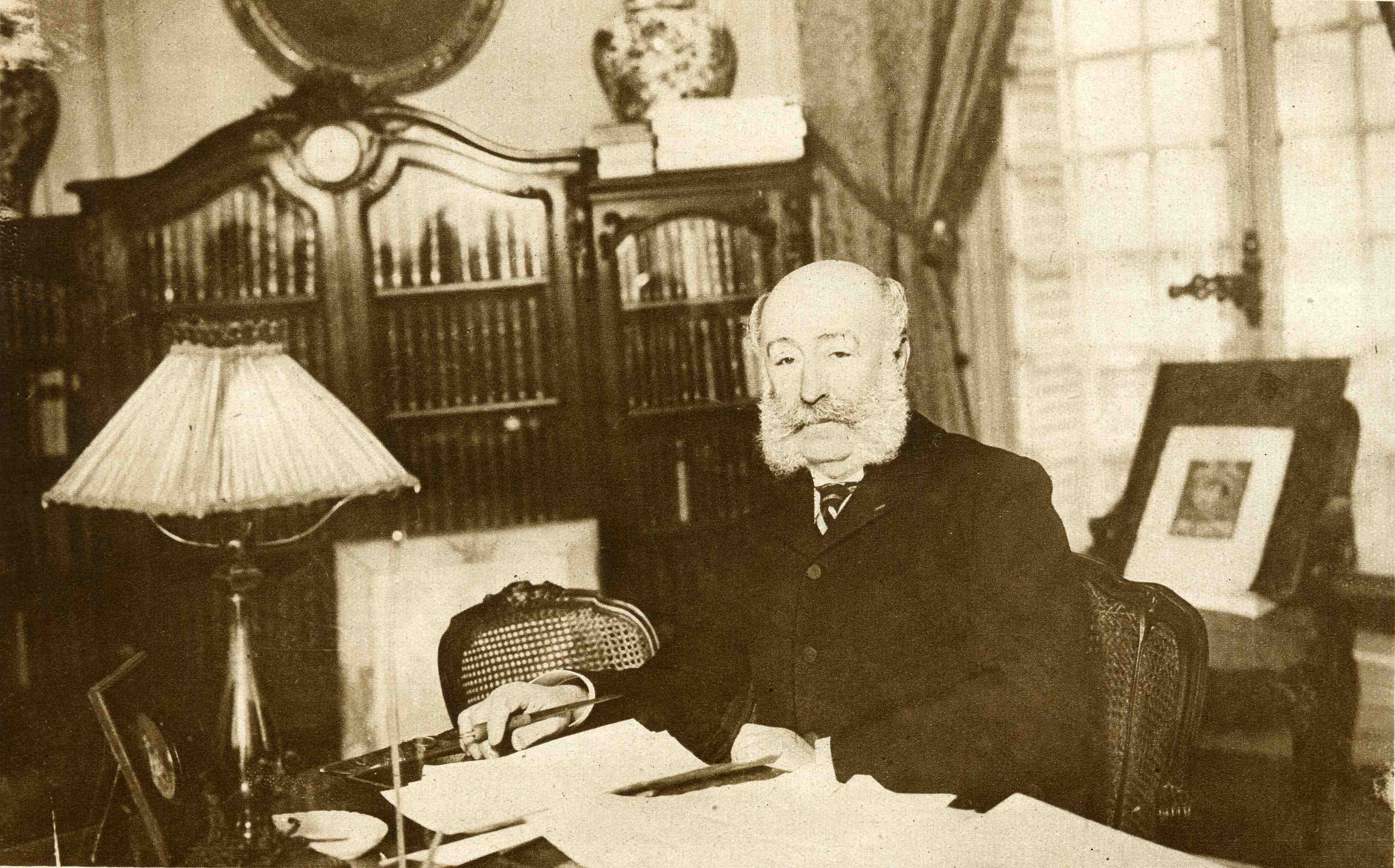 M. Arthur Meyer en su gabinete de trabajo (1914).