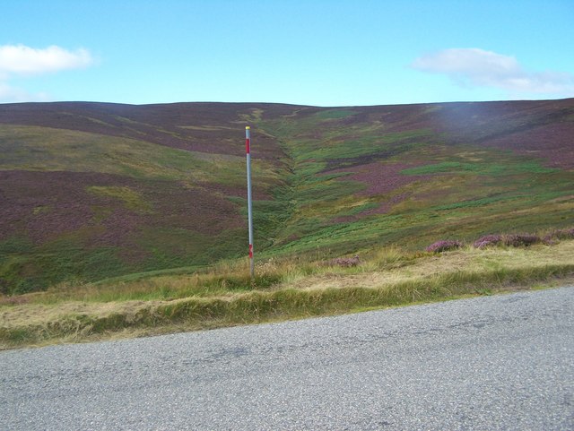 File:B974 and a Snow Pole - geograph.org.uk - 549964.jpg